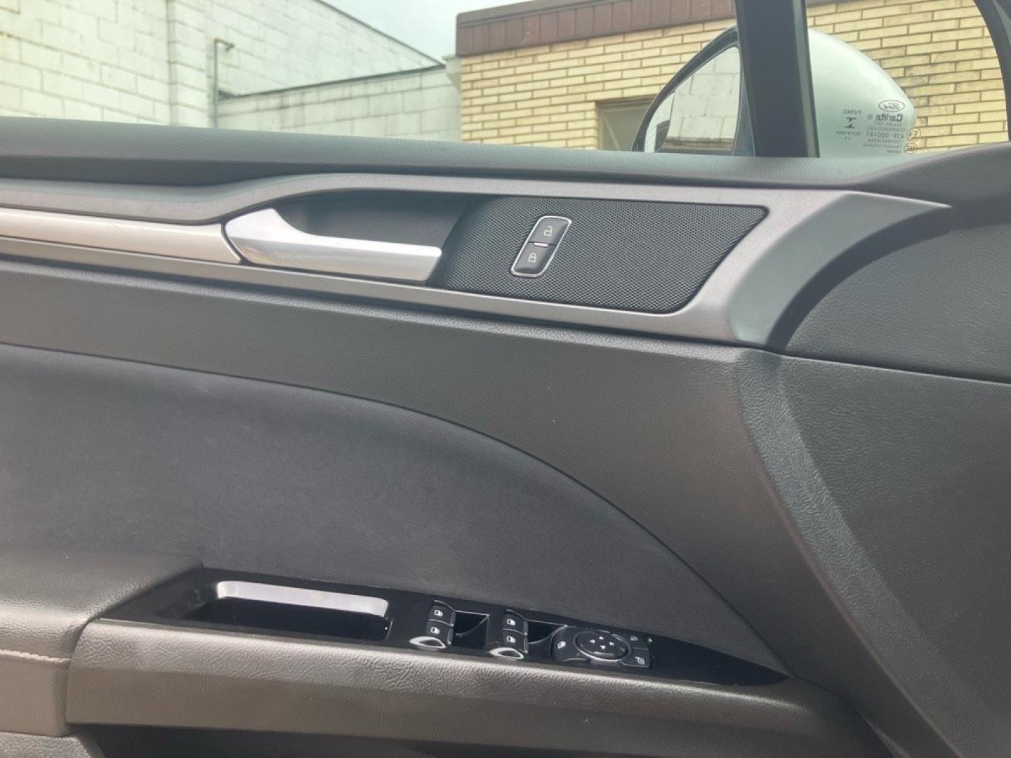 2015 BLUE CHRYSLER 200 LIMITED (1C3CCCAB4FN) with an 2.4L engine, Automatic transmission, located at 1708 Broadway, Rockford, IL, 61104, (815) 397-5010, 42.252522, -89.069359- Photo#16