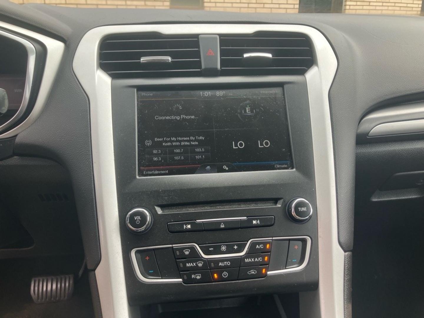 2015 BLUE CHRYSLER 200 LIMITED (1C3CCCAB4FN) with an 2.4L engine, Automatic transmission, located at 1708 Broadway, Rockford, IL, 61104, (815) 397-5010, 42.252522, -89.069359- Photo#18