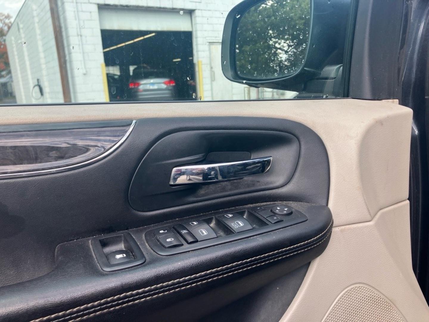 2013 BLACK CHRYSLER TOWN and COUNTRY TOURING (2C4RC1BG7DR) with an 3.6L engine, Automatic transmission, located at 1708 Broadway, Rockford, IL, 61104, (815) 397-5010, 42.252522, -89.069359- Photo#7