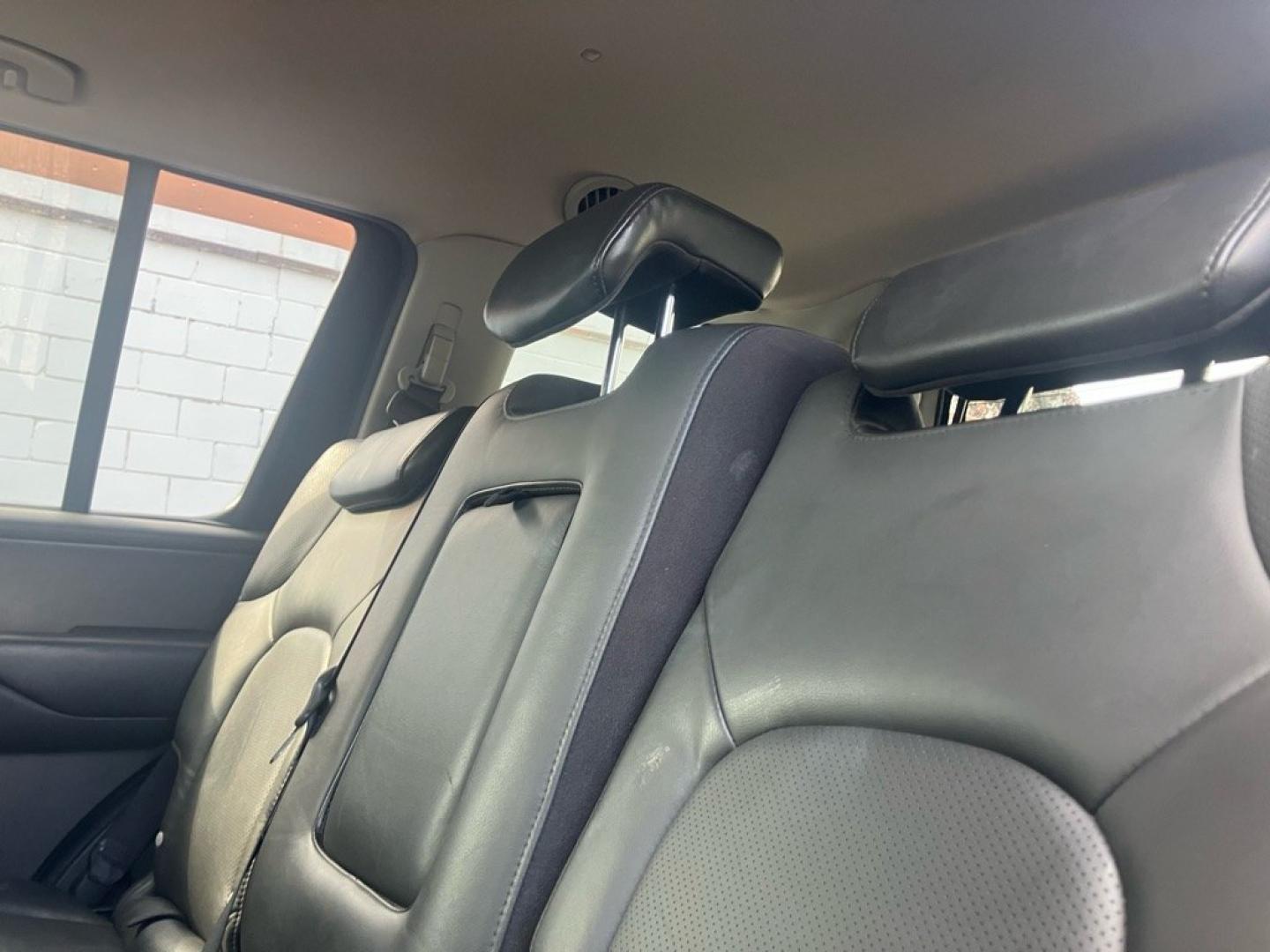 2006 BLACK NISSAN PATHFINDER LE (5N1AR18W86C) with an 4.0L engine, Automatic transmission, located at 1708 Broadway, Rockford, IL, 61104, (815) 397-5010, 42.252522, -89.069359- Photo#5
