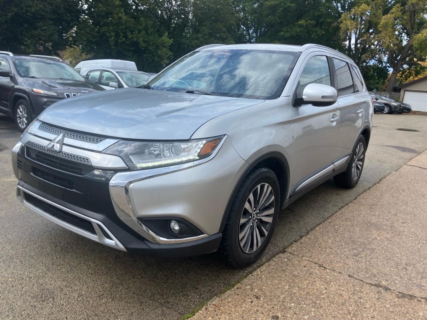 2020 SILVER MITSUBISHI OUTLANDER SE (JA4AZ3A32LZ) with an 2.4L engine, Automatic transmission, located at 1708 Broadway, Rockford, IL, 61104, (815) 397-5010, 42.252522, -89.069359- Photo#0