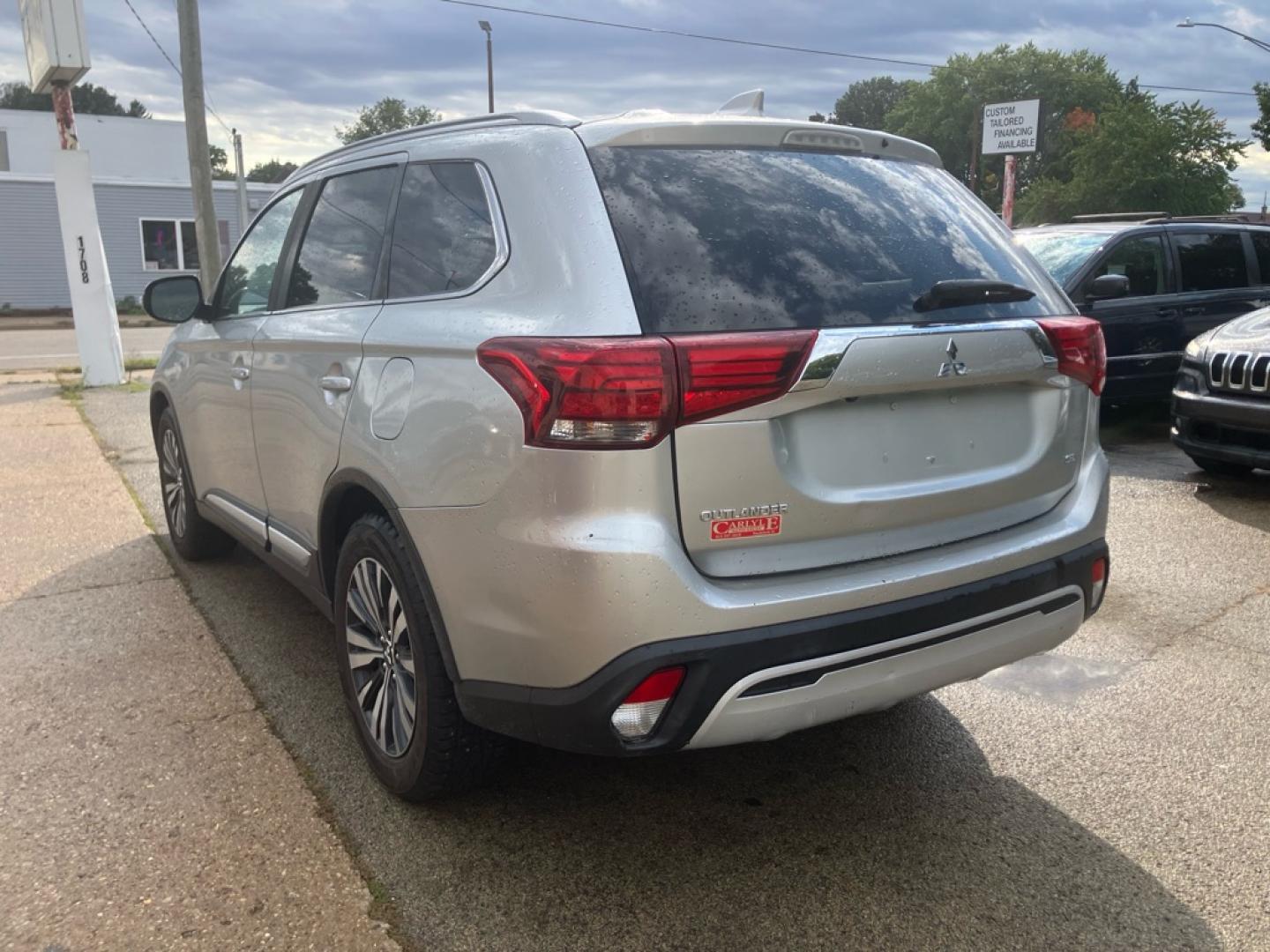 2020 SILVER MITSUBISHI OUTLANDER SE (JA4AZ3A32LZ) with an 2.4L engine, Automatic transmission, located at 1708 Broadway, Rockford, IL, 61104, (815) 397-5010, 42.252522, -89.069359- Photo#3