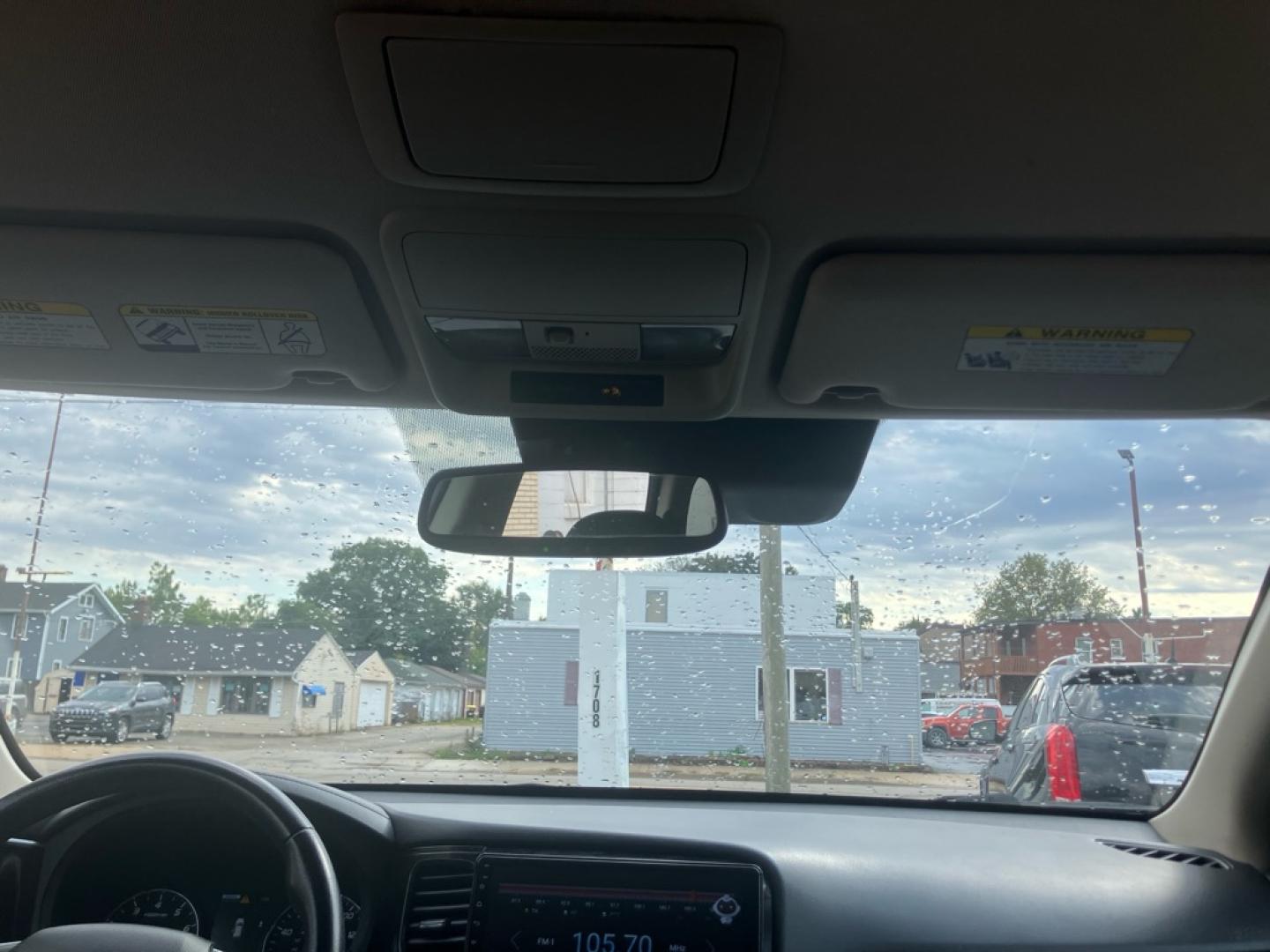 2020 SILVER MITSUBISHI OUTLANDER SE (JA4AZ3A32LZ) with an 2.4L engine, Automatic transmission, located at 1708 Broadway, Rockford, IL, 61104, (815) 397-5010, 42.252522, -89.069359- Photo#6