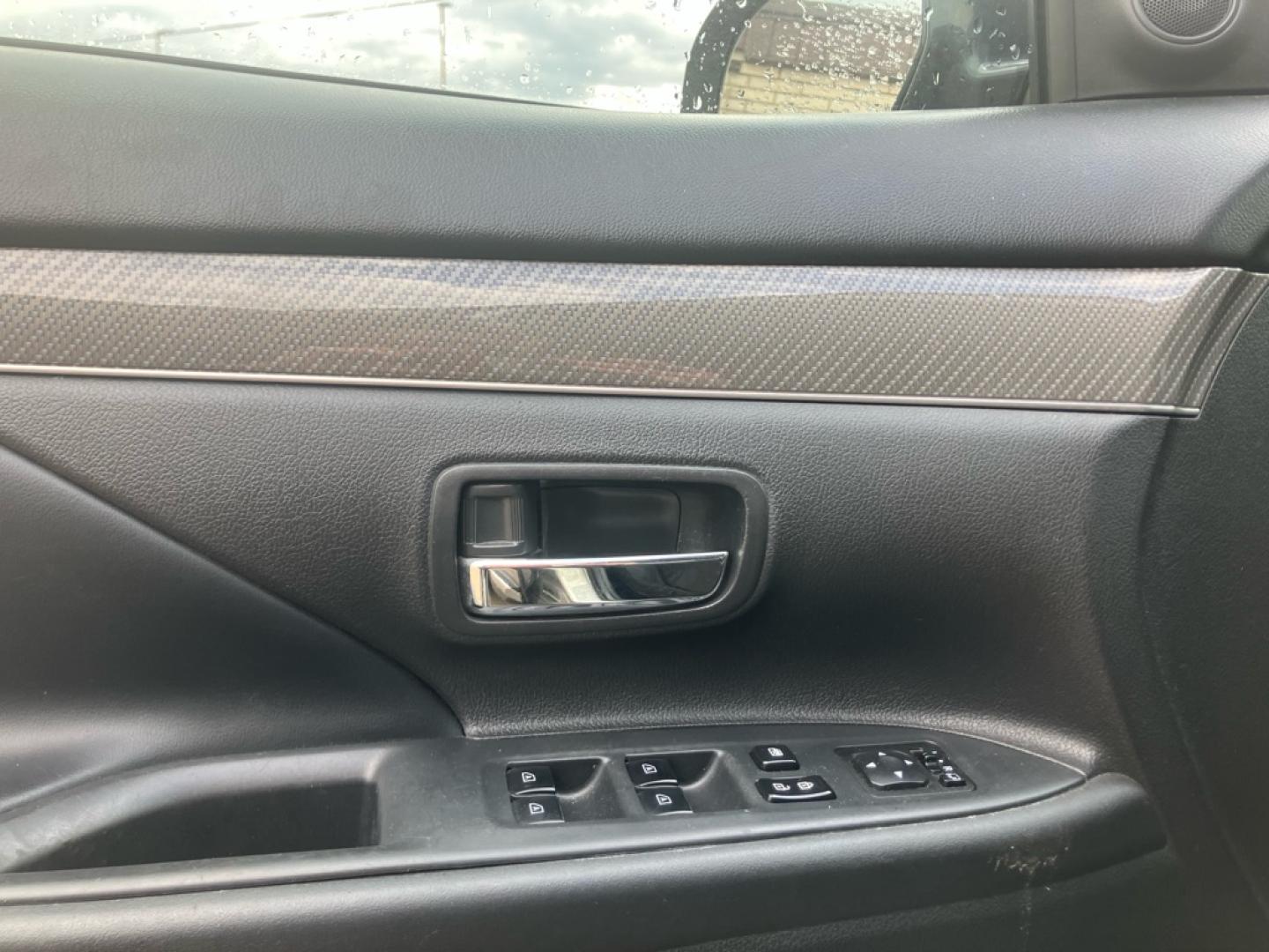 2020 SILVER MITSUBISHI OUTLANDER SE (JA4AZ3A32LZ) with an 2.4L engine, Automatic transmission, located at 1708 Broadway, Rockford, IL, 61104, (815) 397-5010, 42.252522, -89.069359- Photo#7