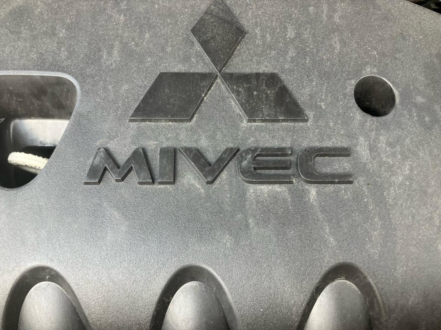 2020 SILVER MITSUBISHI OUTLANDER SE (JA4AZ3A32LZ) with an 2.4L engine, Automatic transmission, located at 1708 Broadway, Rockford, IL, 61104, (815) 397-5010, 42.252522, -89.069359- Photo#10