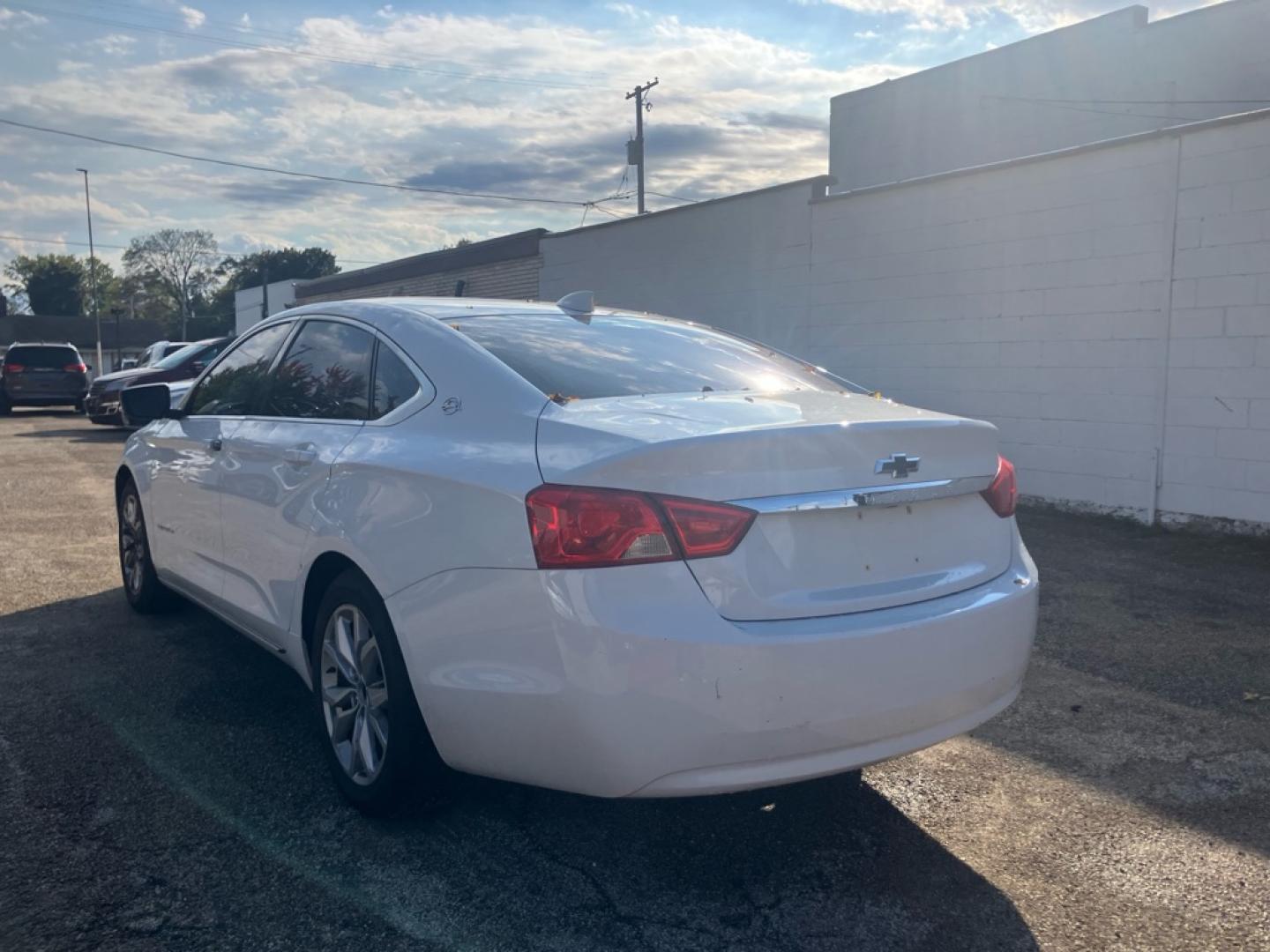2016 WHITE CHEVROLET IMPALA LT (2G1115S35G9) with an 3.6L engine, Automatic transmission, located at 1708 Broadway, Rockford, IL, 61104, (815) 397-5010, 42.252522, -89.069359- Photo#3