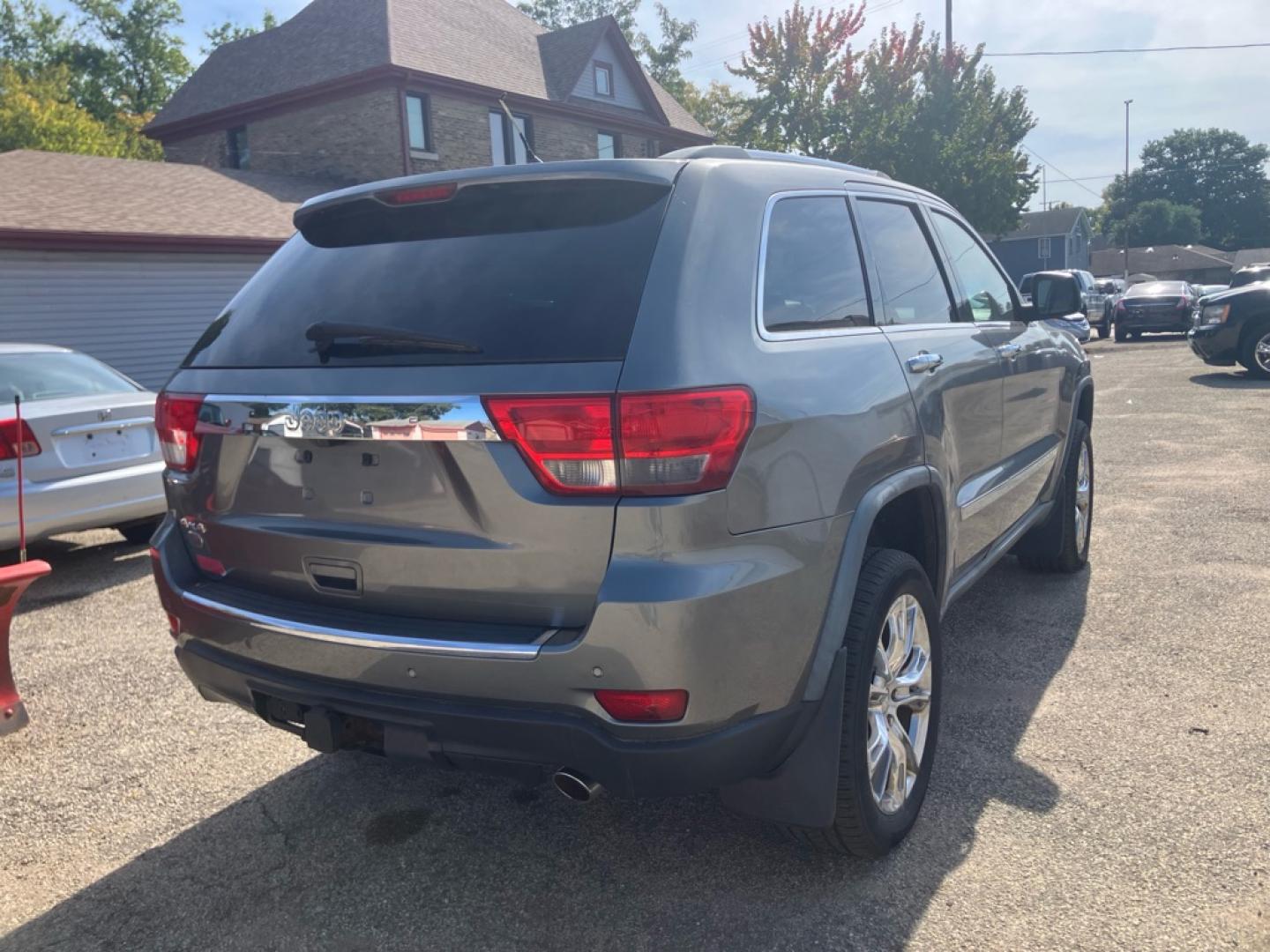 2011 GRAY JEEP GRAND CHEROKEE OVERLAND (1J4RR6GG5BC) with an 3.6L engine, Automatic transmission, located at 1708 Broadway, Rockford, IL, 61104, (815) 397-5010, 42.252522, -89.069359- Photo#2
