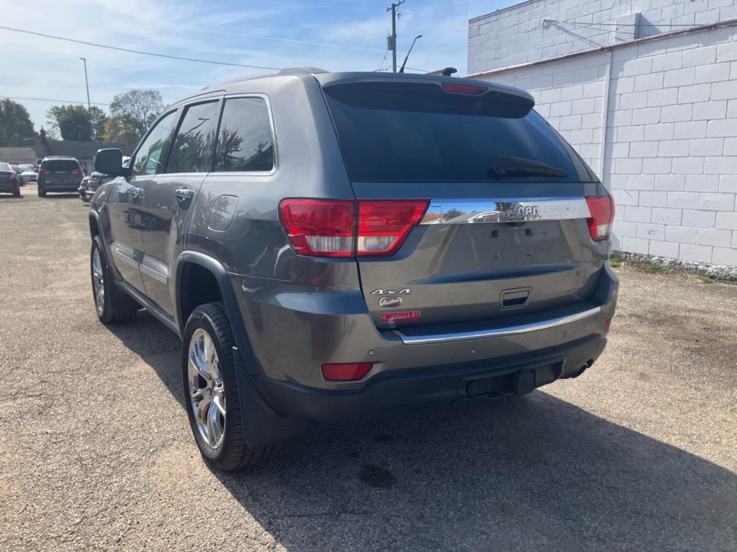 2011 GRAY JEEP GRAND CHEROKEE OVERLAND (1J4RR6GG5BC) with an 3.6L engine, Automatic transmission, located at 1708 Broadway, Rockford, IL, 61104, (815) 397-5010, 42.252522, -89.069359- Photo#3