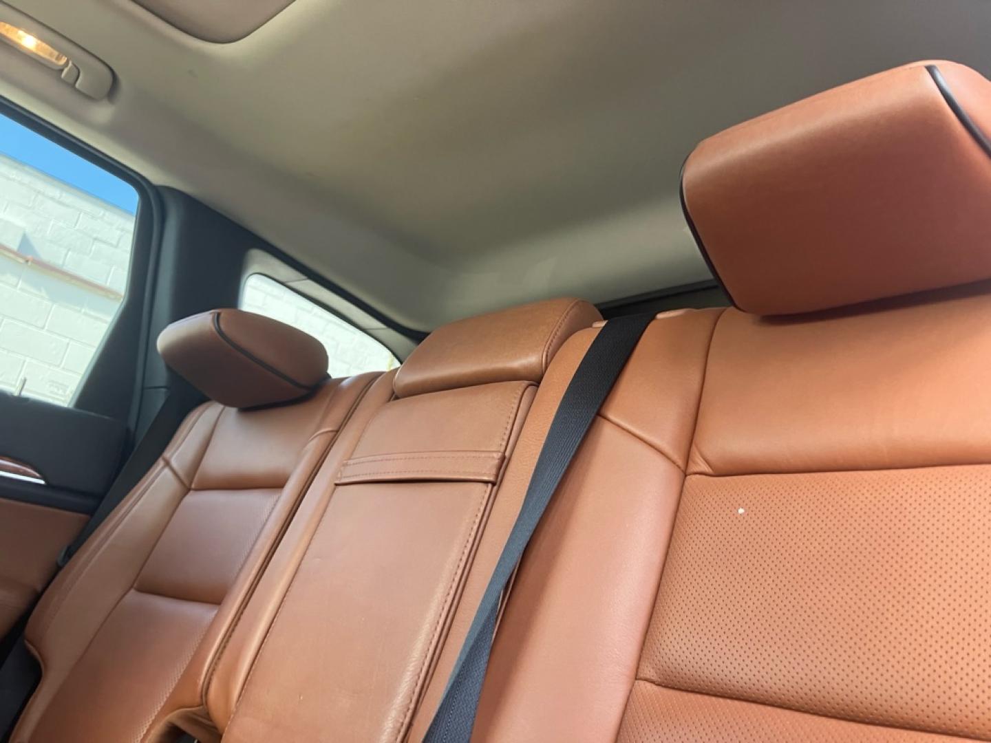 2011 GRAY JEEP GRAND CHEROKEE OVERLAND (1J4RR6GG5BC) with an 3.6L engine, Automatic transmission, located at 1708 Broadway, Rockford, IL, 61104, (815) 397-5010, 42.252522, -89.069359- Photo#4