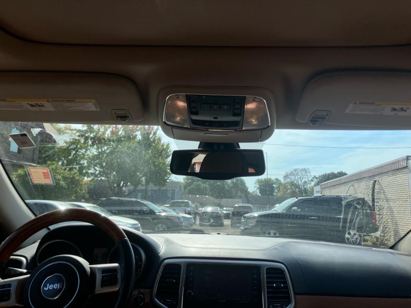 2011 GRAY JEEP GRAND CHEROKEE OVERLAND (1J4RR6GG5BC) with an 3.6L engine, Automatic transmission, located at 1708 Broadway, Rockford, IL, 61104, (815) 397-5010, 42.252522, -89.069359- Photo#5