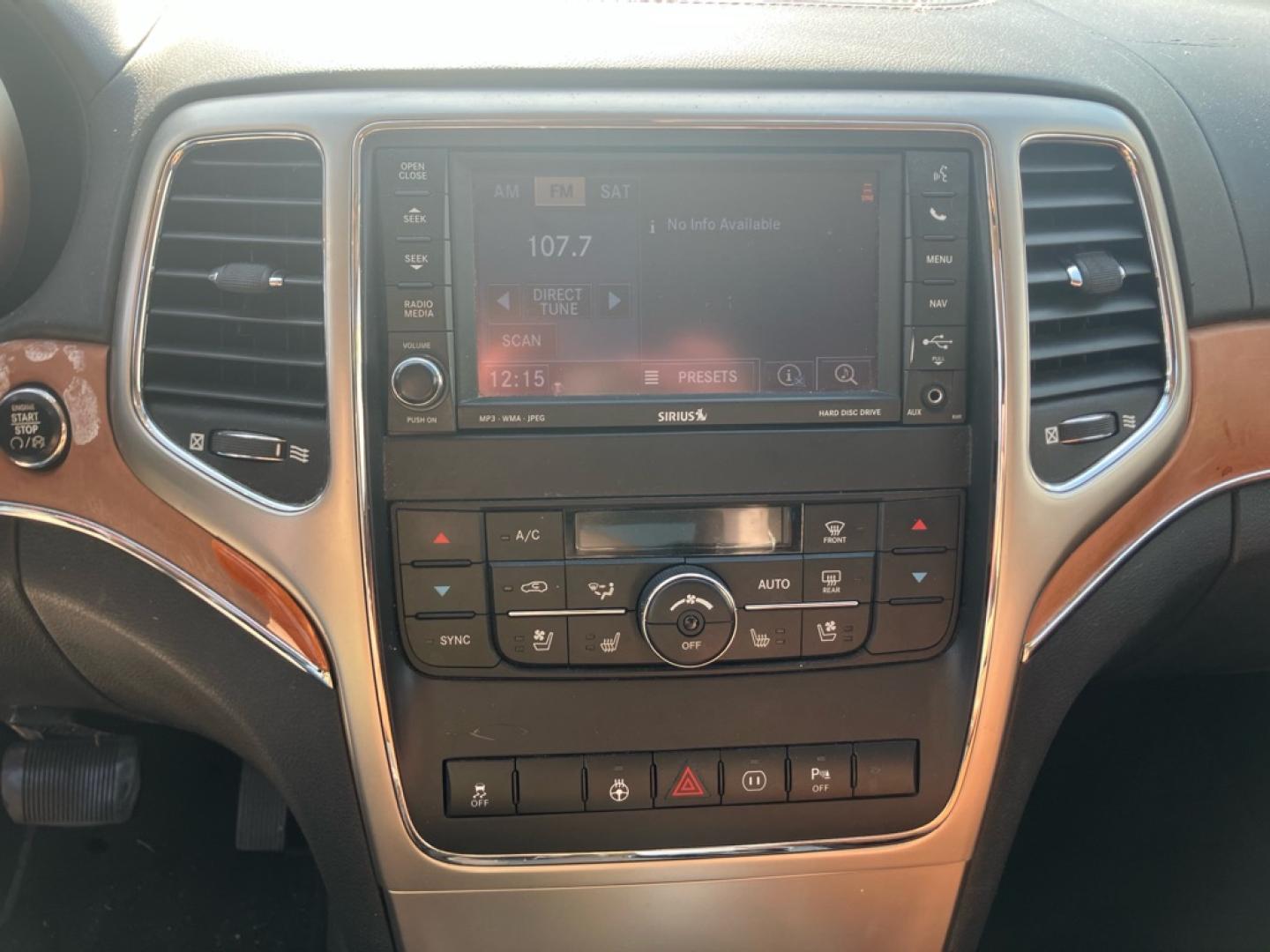 2011 GRAY JEEP GRAND CHEROKEE OVERLAND (1J4RR6GG5BC) with an 3.6L engine, Automatic transmission, located at 1708 Broadway, Rockford, IL, 61104, (815) 397-5010, 42.252522, -89.069359- Photo#8