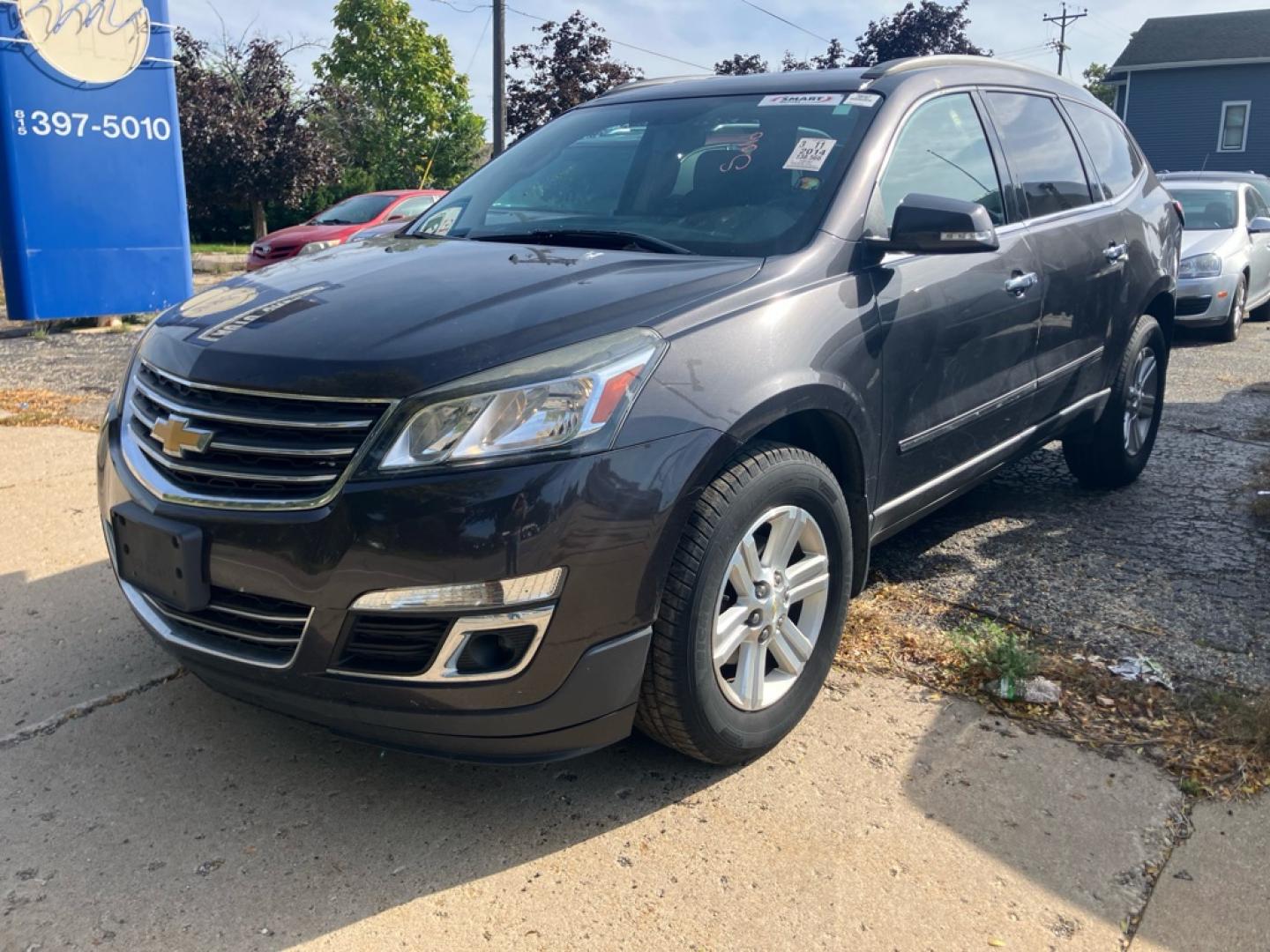2014 GRAY CHEVROLET TRAVERSE LT (1GNKVGKD4EJ) with an 3.6L engine, Automatic transmission, located at 1708 Broadway, Rockford, IL, 61104, (815) 397-5010, 42.252522, -89.069359- Photo#0