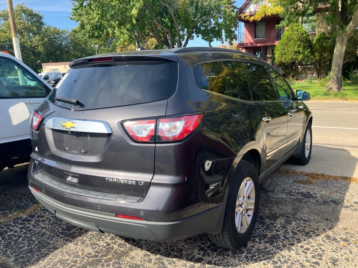 2014 GRAY CHEVROLET TRAVERSE LT (1GNKVGKD4EJ) with an 3.6L engine, Automatic transmission, located at 1708 Broadway, Rockford, IL, 61104, (815) 397-5010, 42.252522, -89.069359- Photo#2