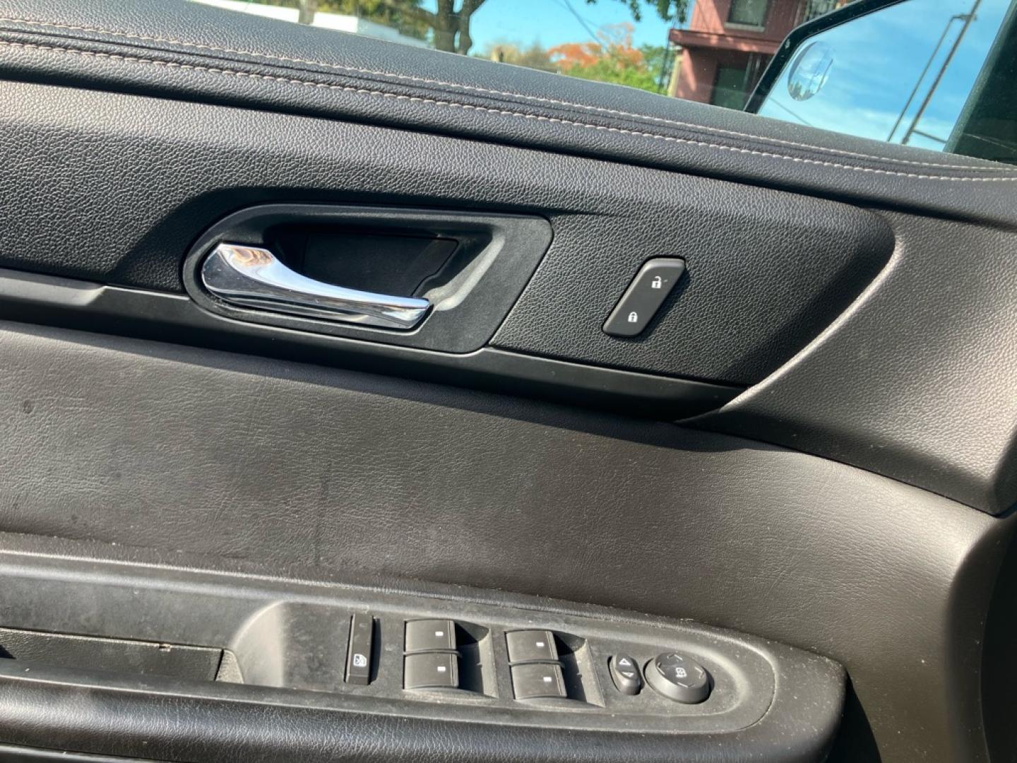 2014 GRAY CHEVROLET TRAVERSE LT (1GNKVGKD4EJ) with an 3.6L engine, Automatic transmission, located at 1708 Broadway, Rockford, IL, 61104, (815) 397-5010, 42.252522, -89.069359- Photo#8