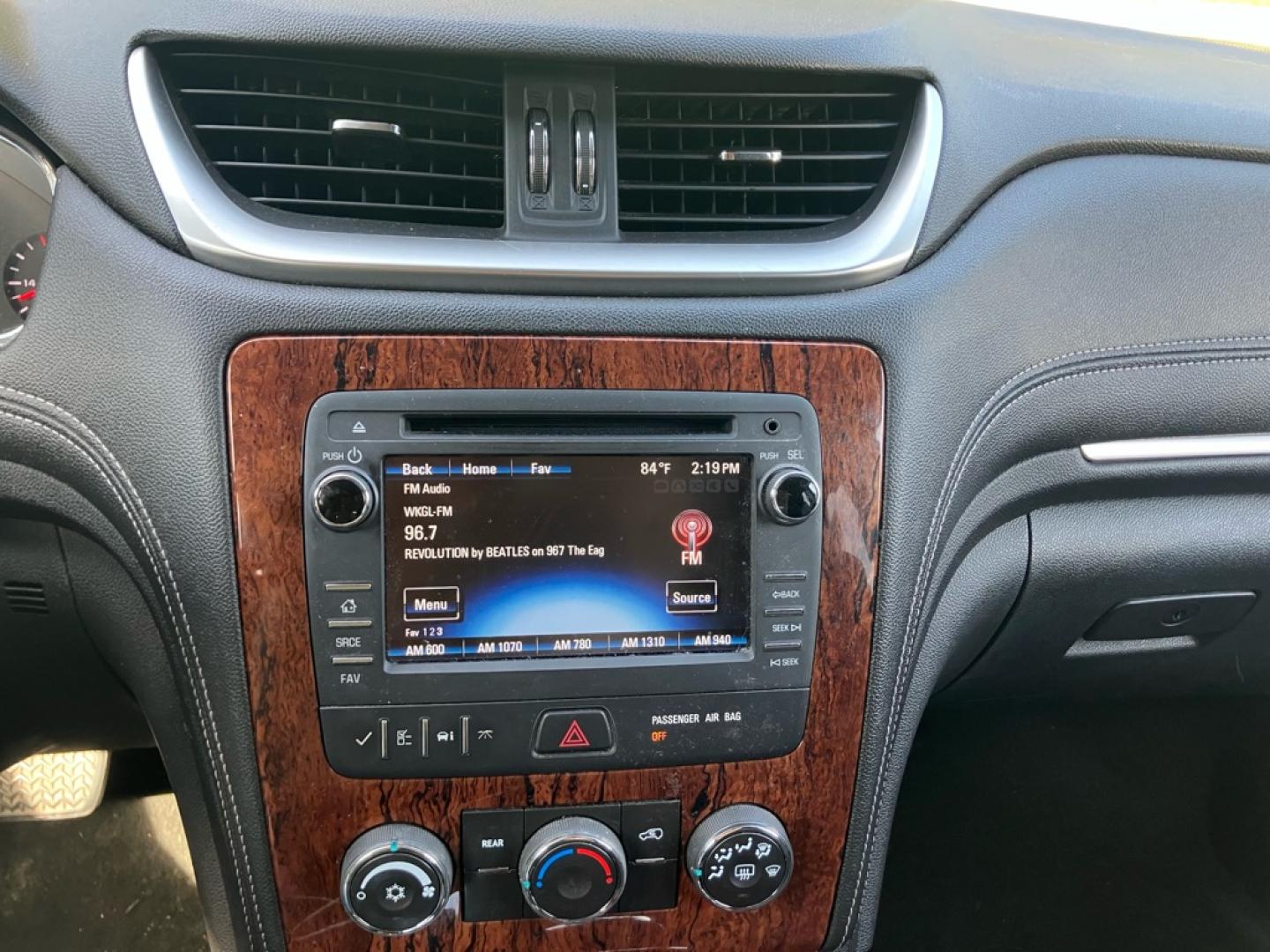 2014 GRAY CHEVROLET TRAVERSE LT (1GNKVGKD4EJ) with an 3.6L engine, Automatic transmission, located at 1708 Broadway, Rockford, IL, 61104, (815) 397-5010, 42.252522, -89.069359- Photo#10